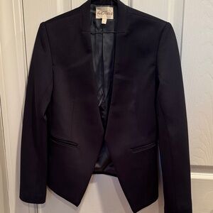 Woman’s Navy Blazer LaMand size 0 no button closure (soft, stretchy feel)